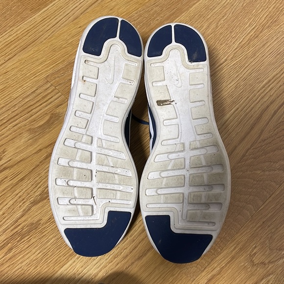 Nike Shoes - Picture 7 of 8